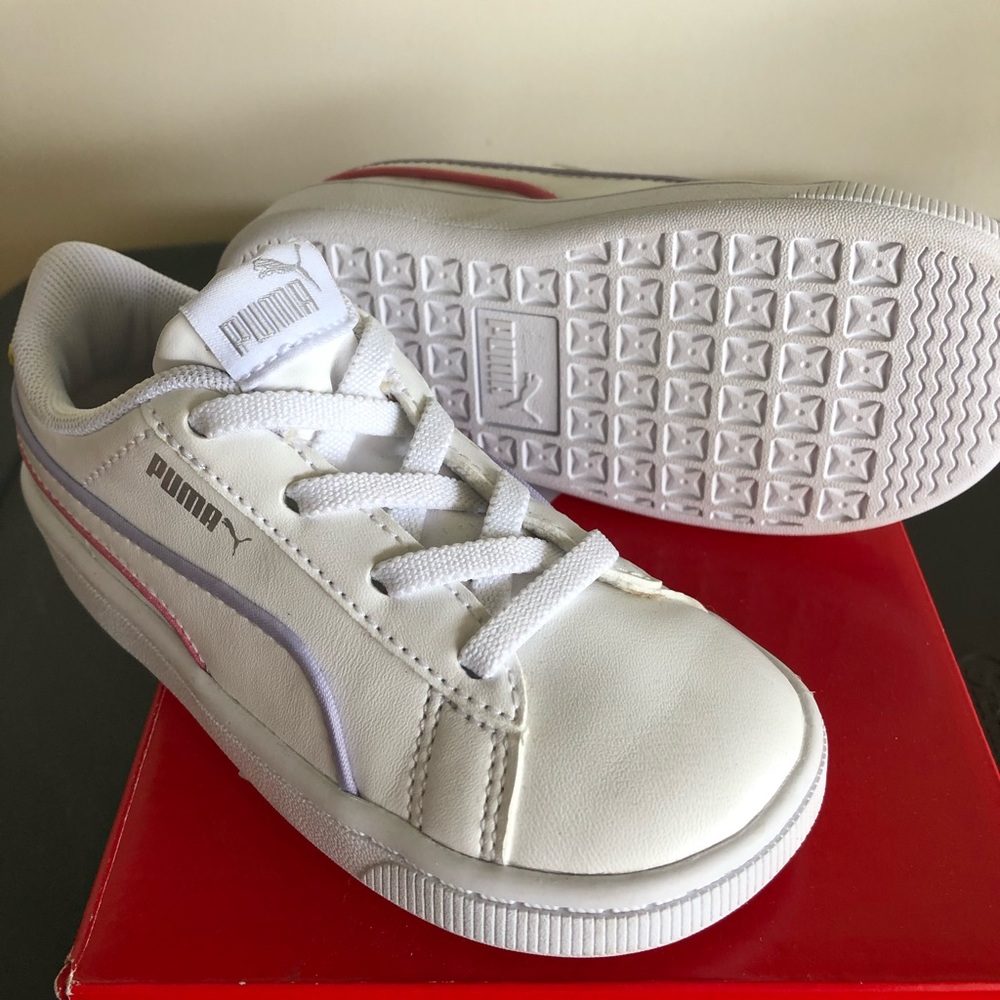 NIB Puma Vikky Sneakers
